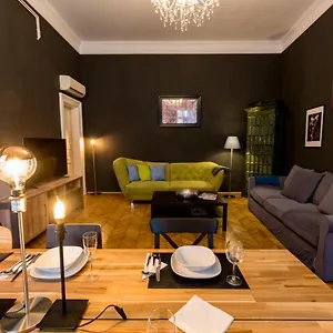 https://r38-artists-luxury-home.inbudapesthotels.com